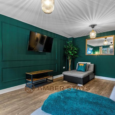 Spacious 5 Bed House In Reading By Amber Stays, Perfect For Business & Contractors, Sleeps 12! ภายนอก รูปภาพ
