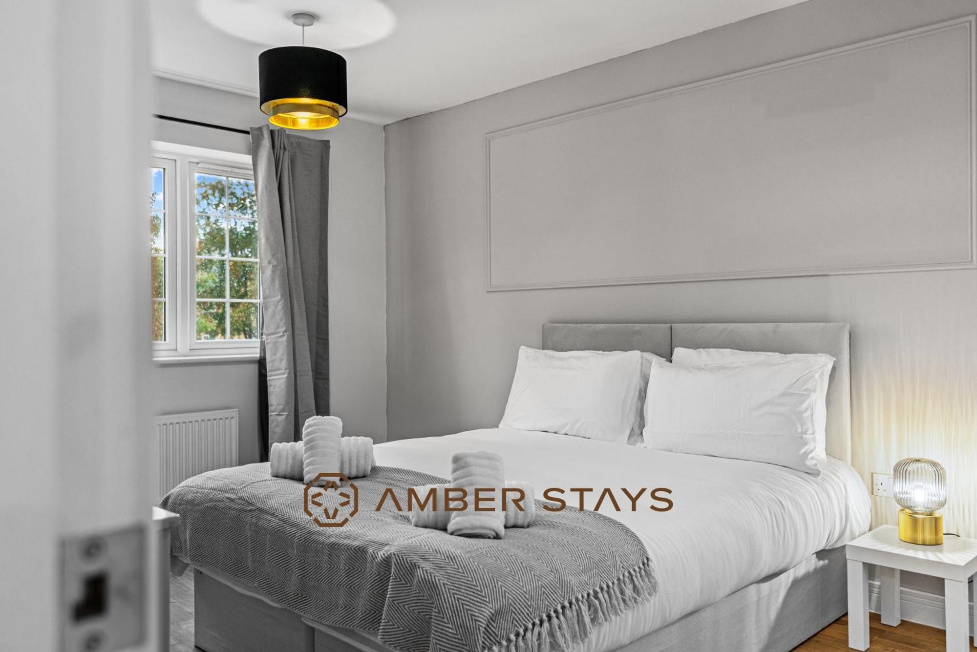 Spacious 5 Bed House In Reading By Amber Stays, Perfect For Business & Contractors, Sleeps 12! ภายนอก รูปภาพ