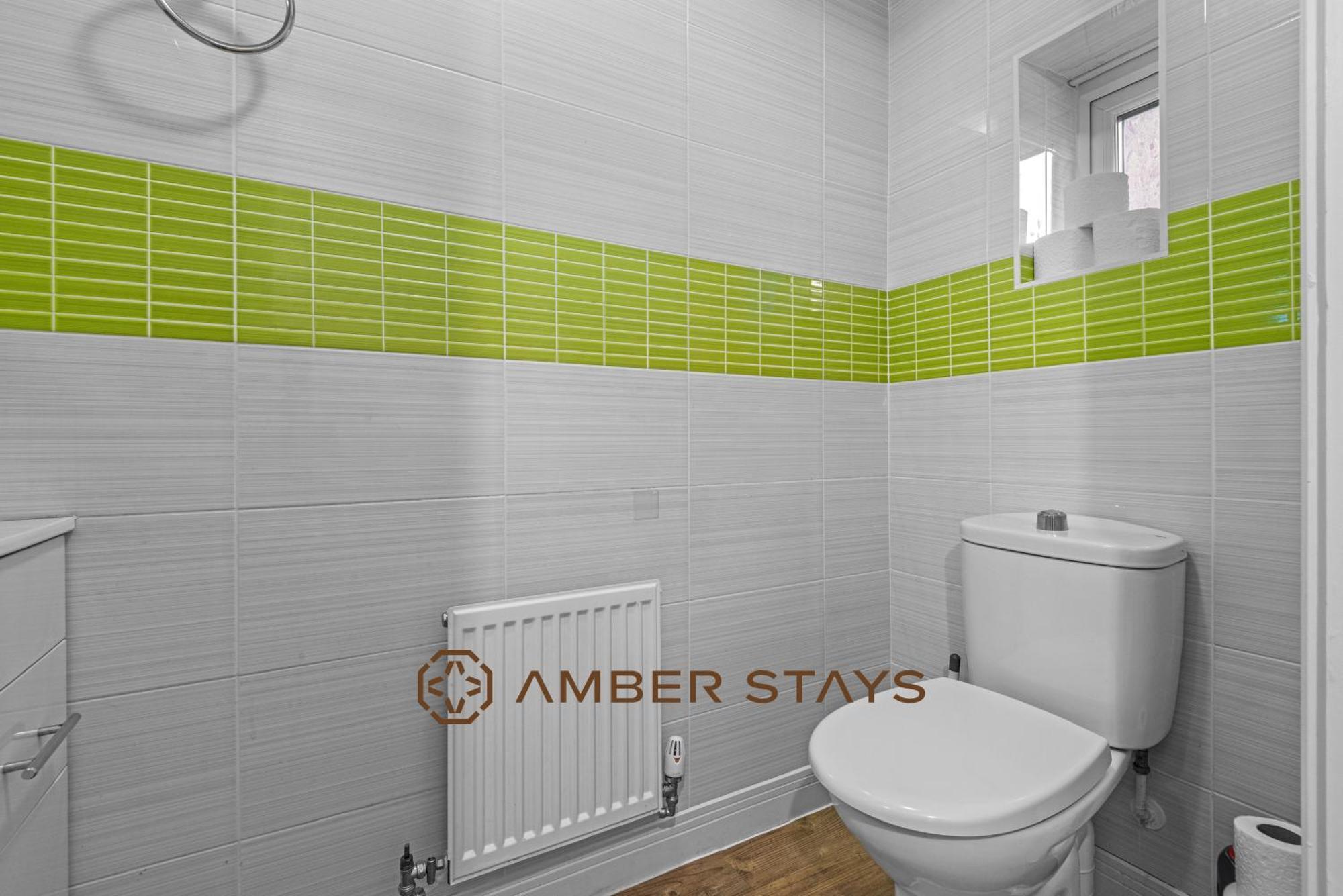 Spacious 5 Bed House In Reading By Amber Stays, Perfect For Business & Contractors, Sleeps 12! ภายนอก รูปภาพ