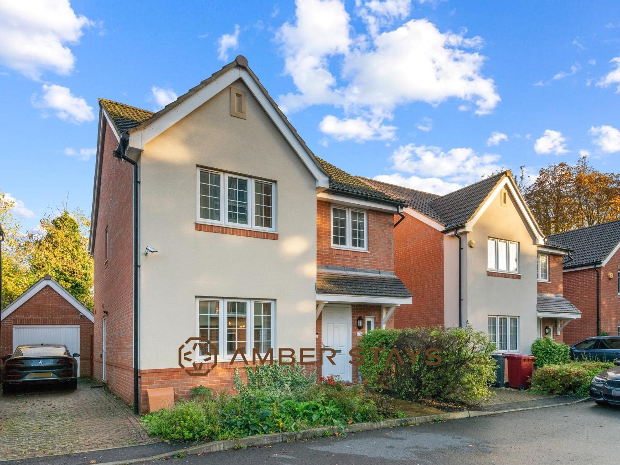 Spacious 5 Bed House In Reading By Amber Stays, Perfect For Business & Contractors, Sleeps 12! ภายนอก รูปภาพ