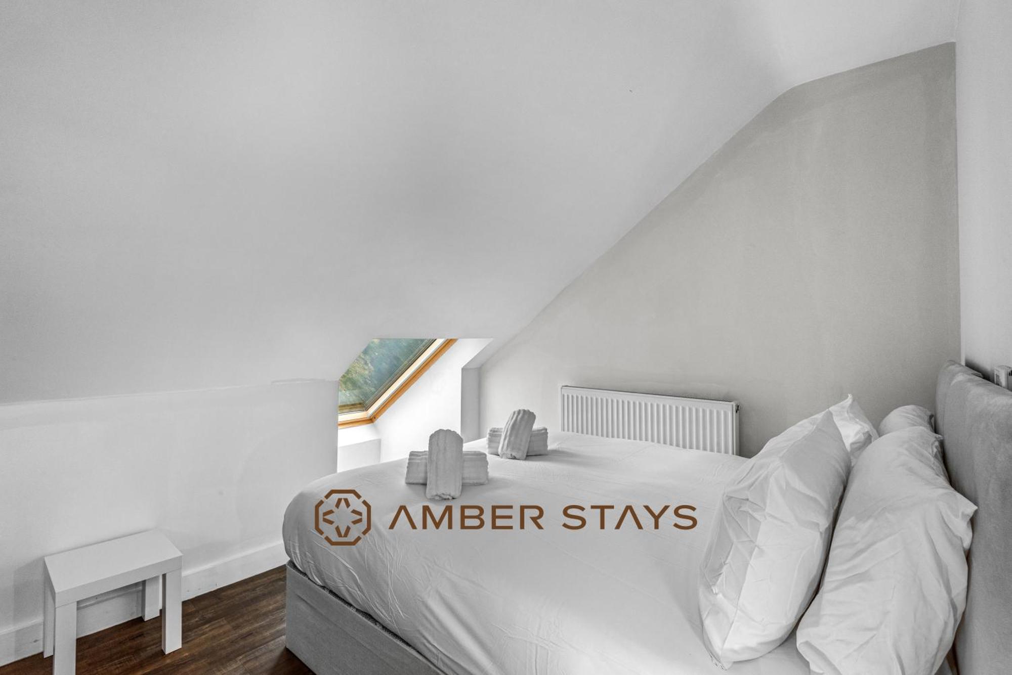Spacious 5 Bed House In Reading By Amber Stays, Perfect For Business & Contractors, Sleeps 12! ภายนอก รูปภาพ