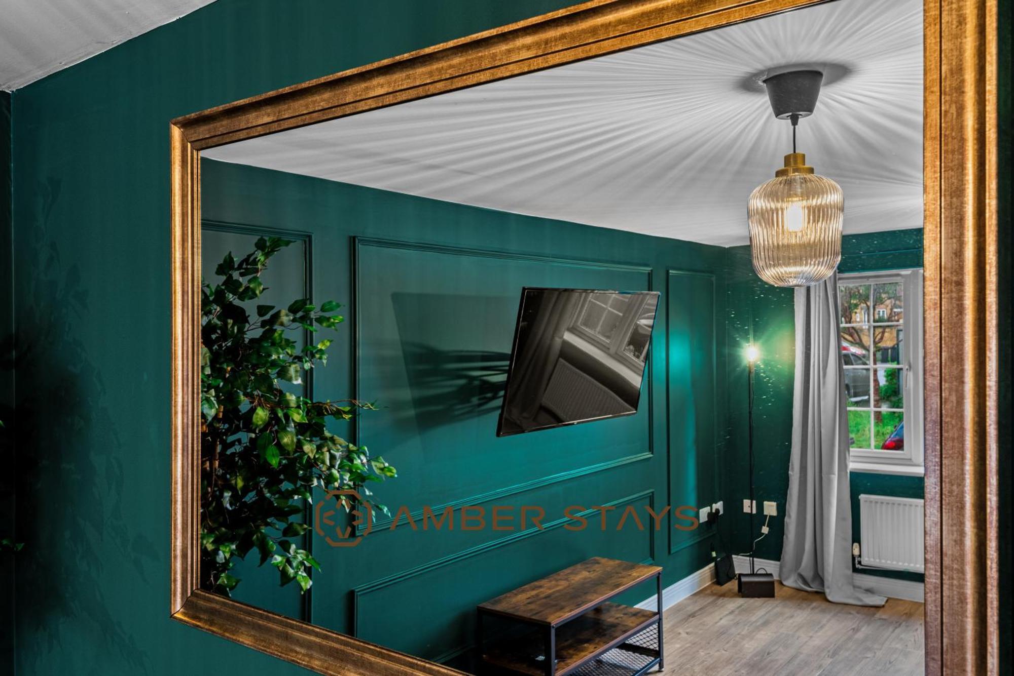 Spacious 5 Bed House In Reading By Amber Stays, Perfect For Business & Contractors, Sleeps 12! ภายนอก รูปภาพ