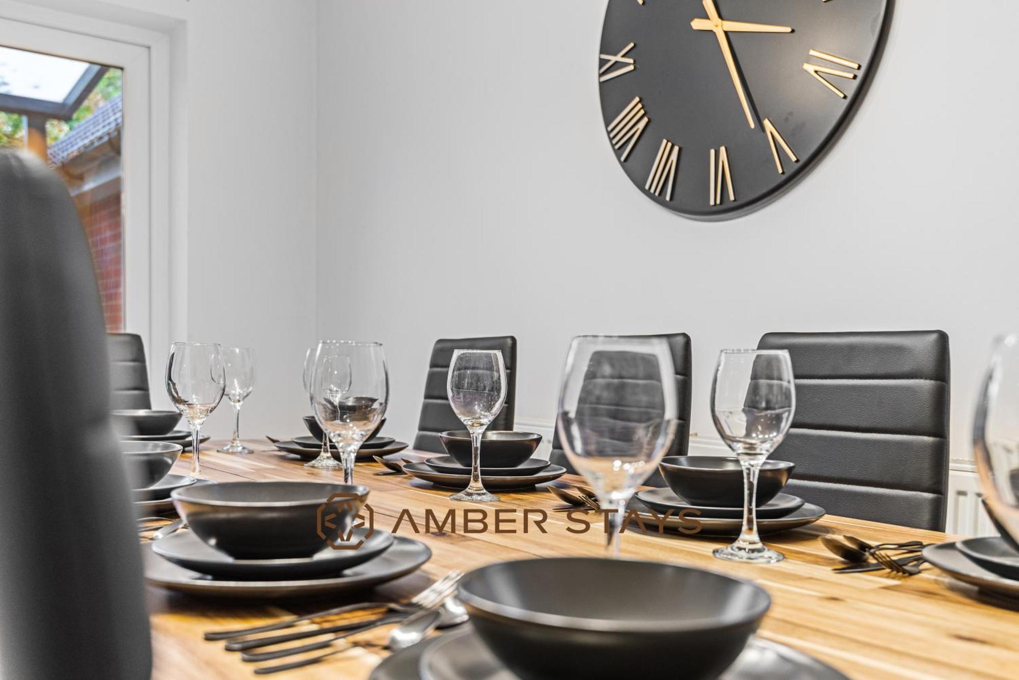 Spacious 5 Bed House In Reading By Amber Stays, Perfect For Business & Contractors, Sleeps 12! ภายนอก รูปภาพ
