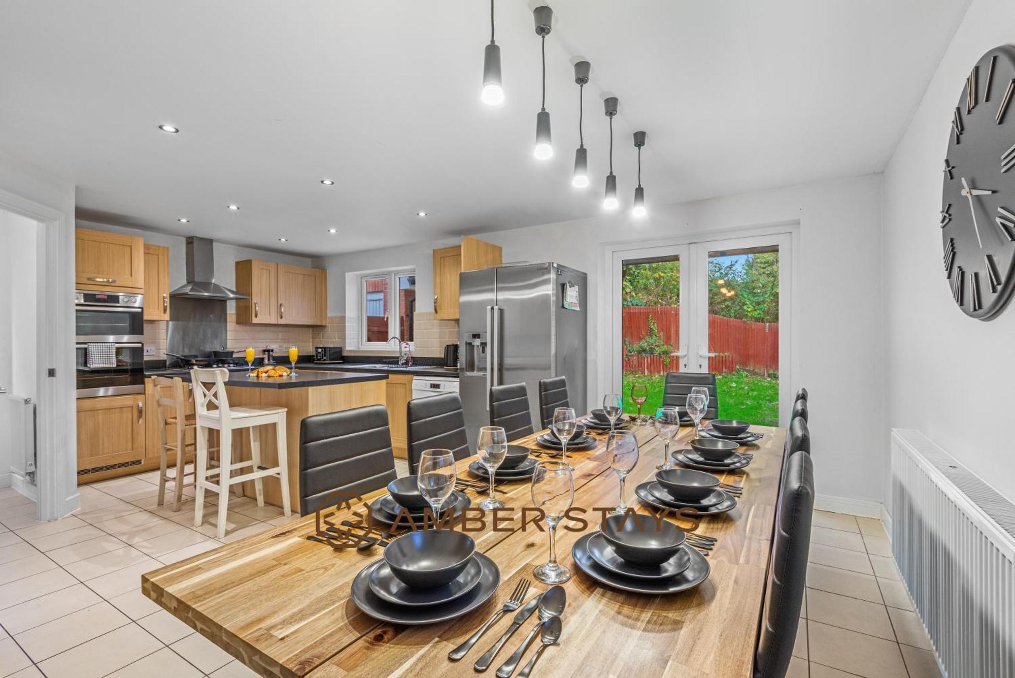 Spacious 5 Bed House In Reading By Amber Stays, Perfect For Business & Contractors, Sleeps 12! ภายนอก รูปภาพ