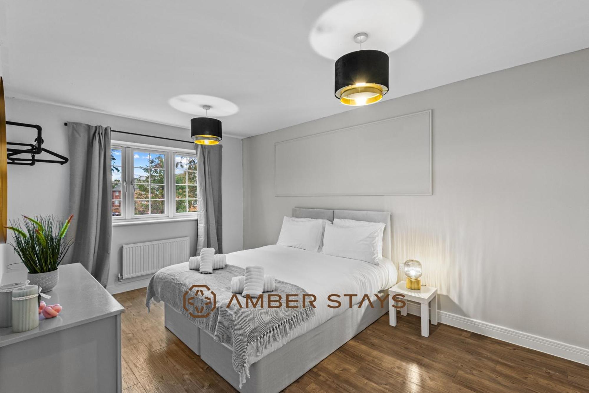 Spacious 5 Bed House In Reading By Amber Stays, Perfect For Business & Contractors, Sleeps 12! ภายนอก รูปภาพ