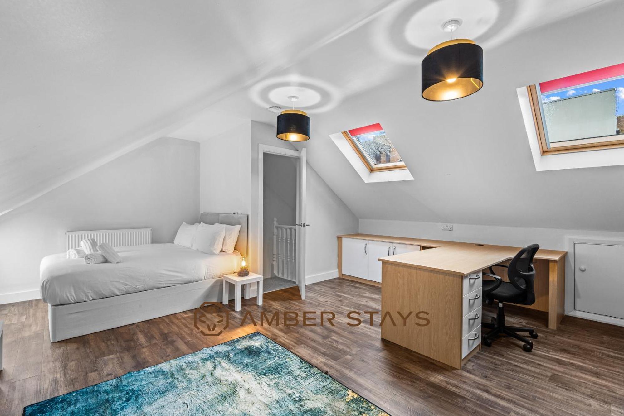 Spacious 5 Bed House In Reading By Amber Stays, Perfect For Business & Contractors, Sleeps 12! ภายนอก รูปภาพ