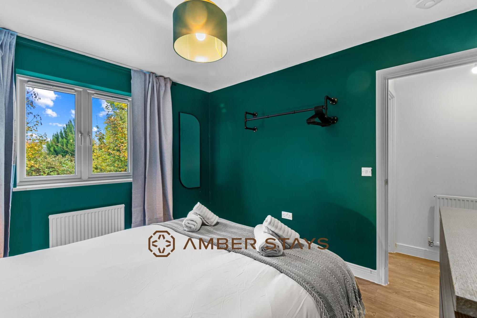 Spacious 5 Bed House In Reading By Amber Stays, Perfect For Business & Contractors, Sleeps 12! ภายนอก รูปภาพ