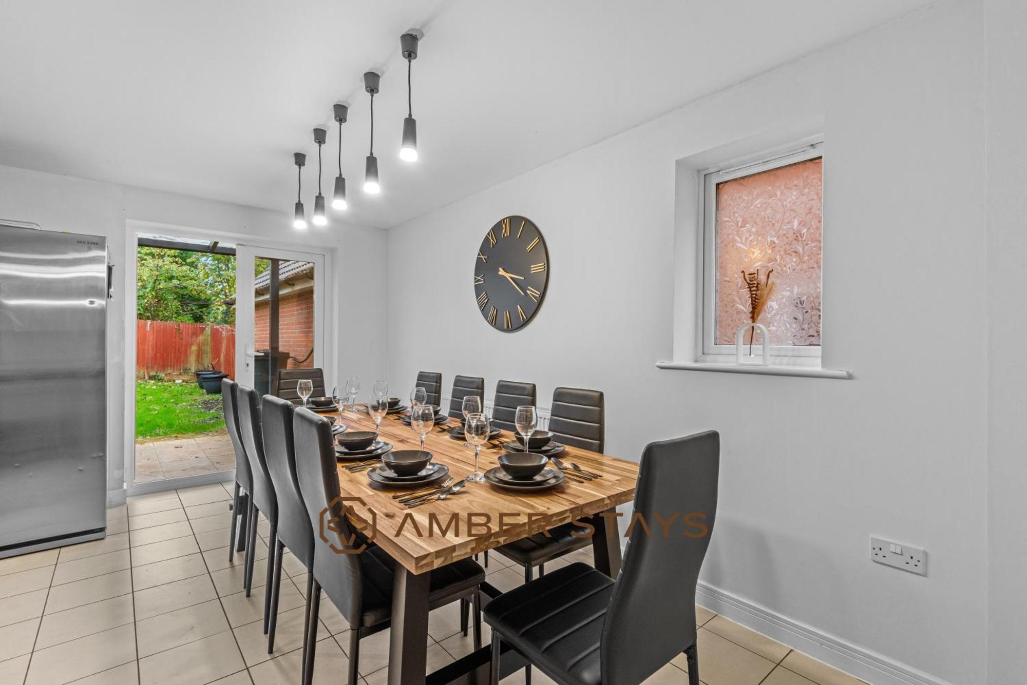 Spacious 5 Bed House In Reading By Amber Stays, Perfect For Business & Contractors, Sleeps 12! ภายนอก รูปภาพ