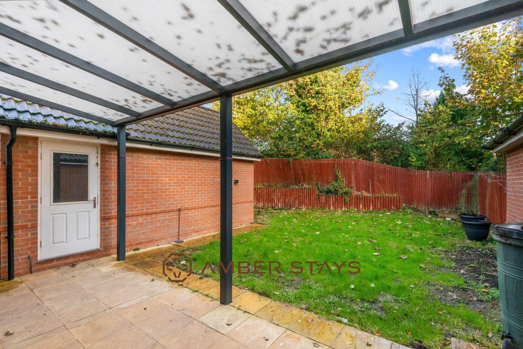 Spacious 5 Bed House In Reading By Amber Stays, Perfect For Business & Contractors, Sleeps 12! ภายนอก รูปภาพ
