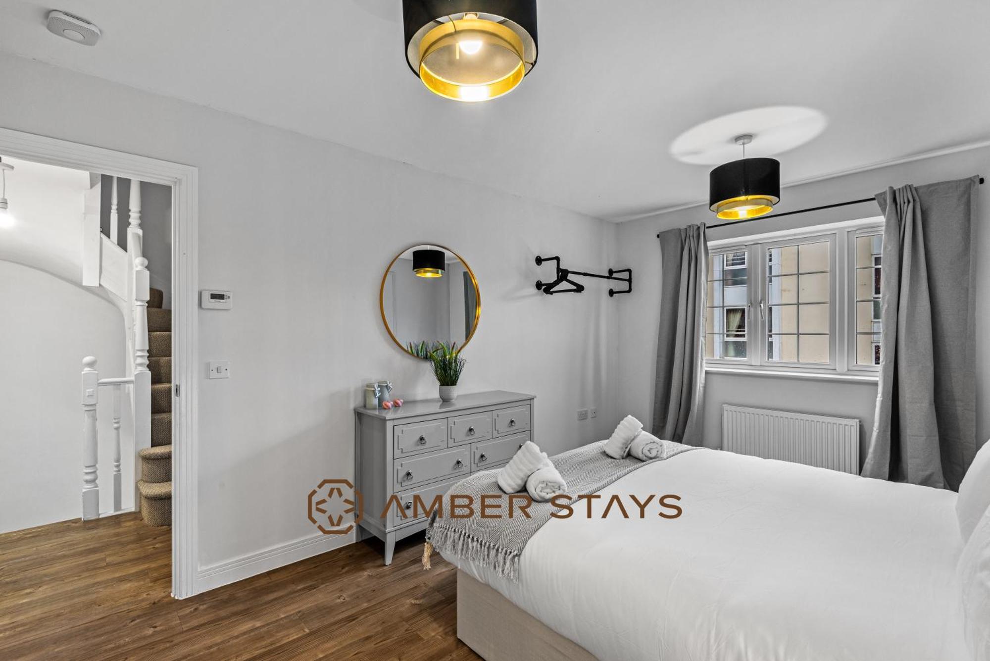 Spacious 5 Bed House In Reading By Amber Stays, Perfect For Business & Contractors, Sleeps 12! ภายนอก รูปภาพ
